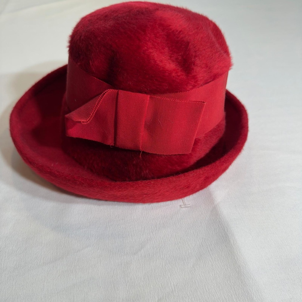Vintage Mr. John Boutique‎ Red Fur Felt Cloche Hat with Ribbon Accent